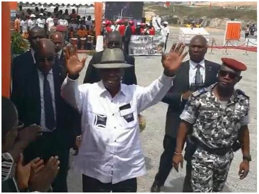 科特迪瓦總統現身剪彩現場 科特迪瓦總統現身剪彩現場